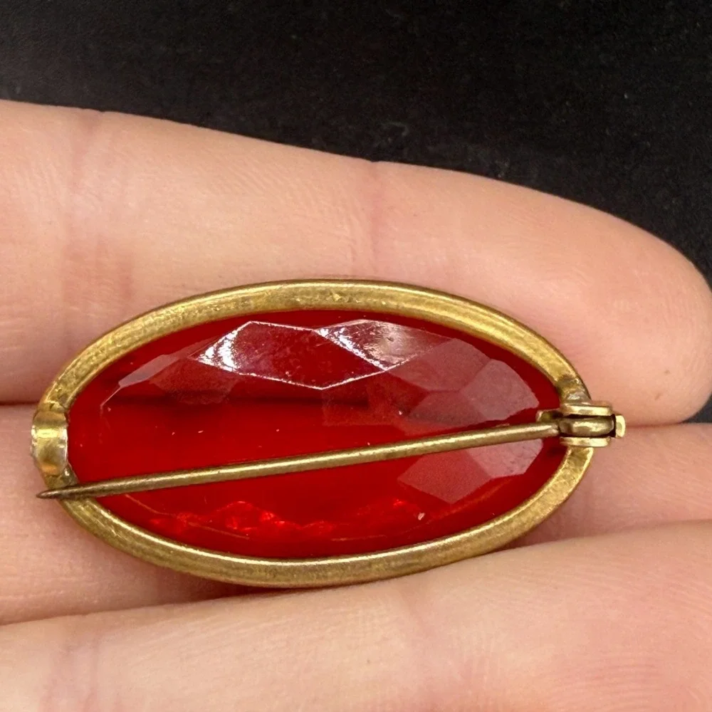 Vintage‎ Victorian Glass Brooch Gold Tone Red